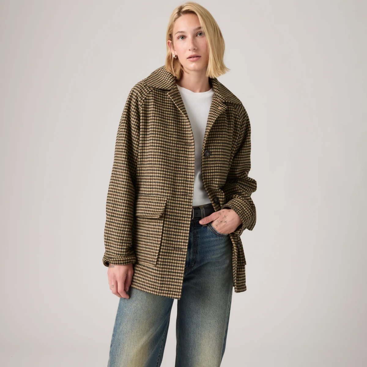 THE SEASONAL SHIFT: NAVIGATING THE NEW BASICS OF AUTUMN/WINTER WARDROBE TRANSITIONS